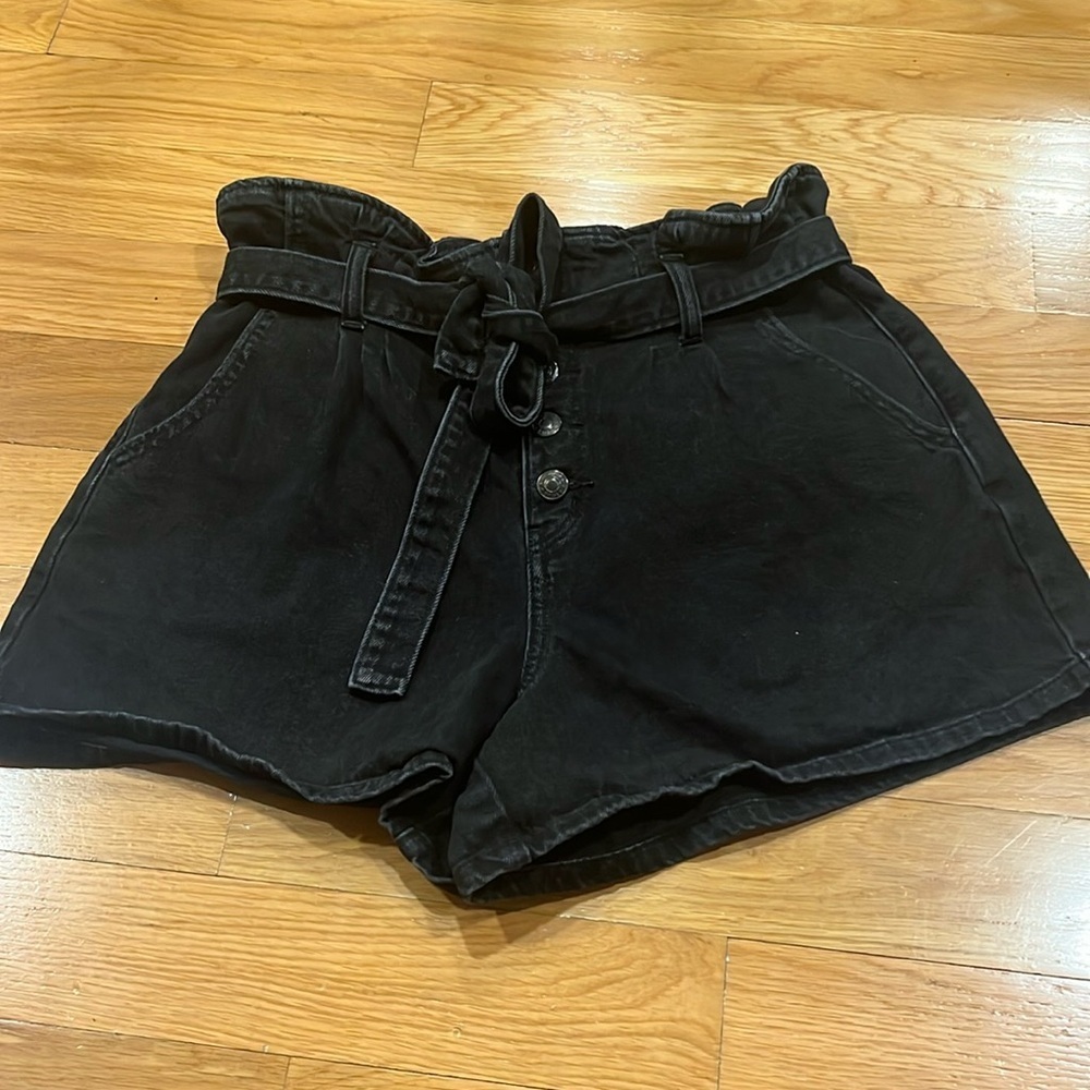 American Eagle outfitters button fly with belt mom Jean shorts size 12 .